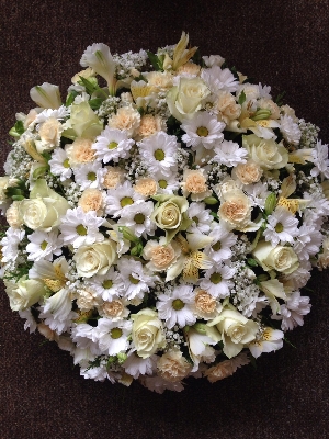 White and cream posy pad